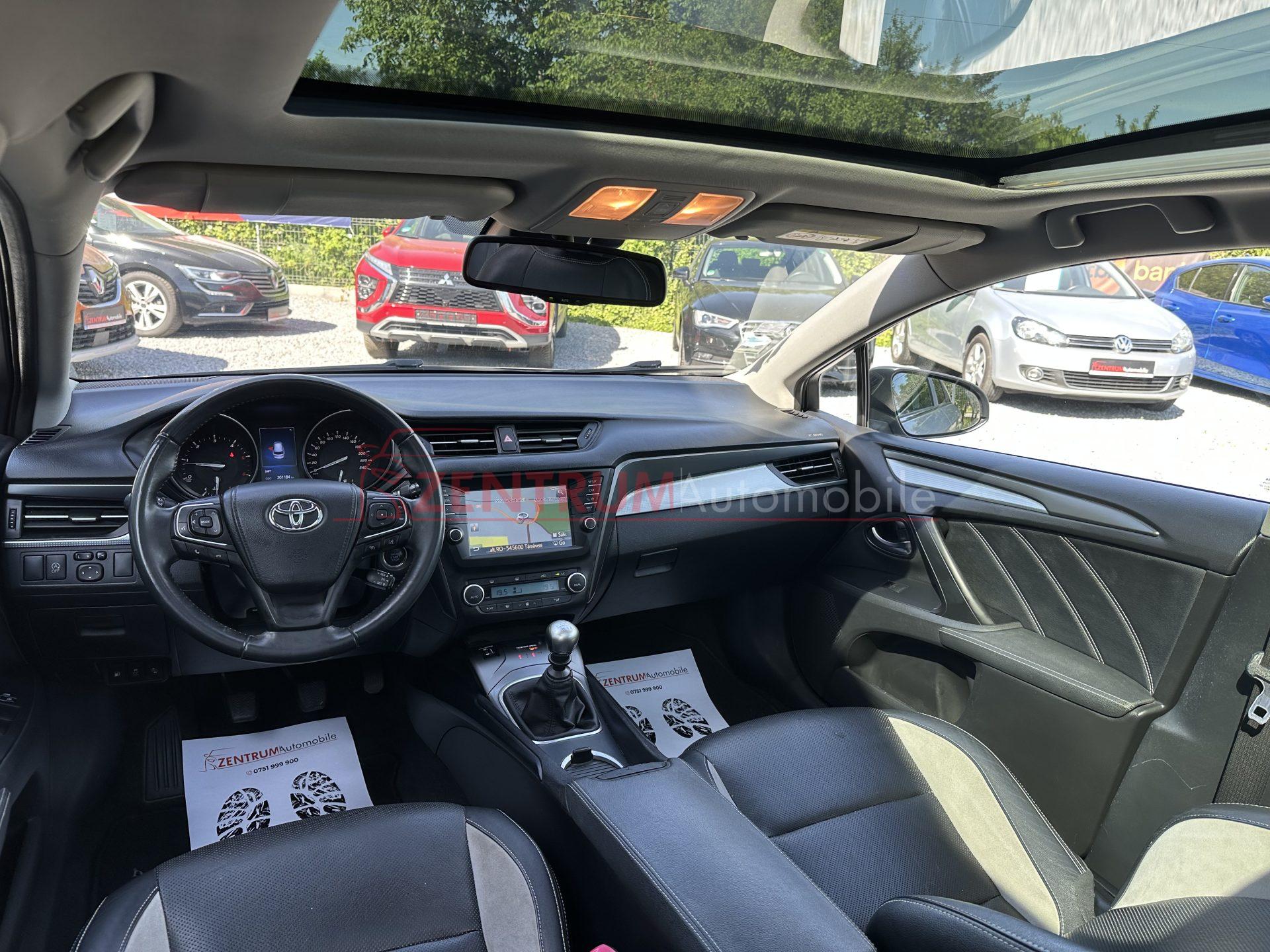 Toyota Avensis 2015