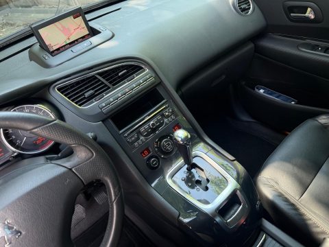 Peugeot 5008 2012 — poza 12