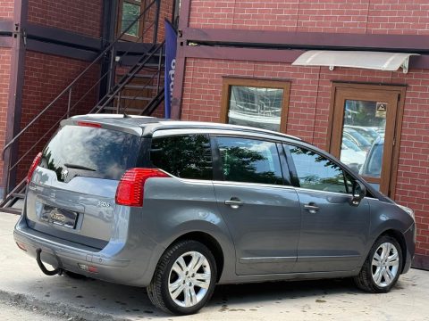Peugeot 5008 2012 — poza 4