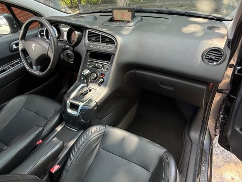 Peugeot 5008 2012 — poza 9