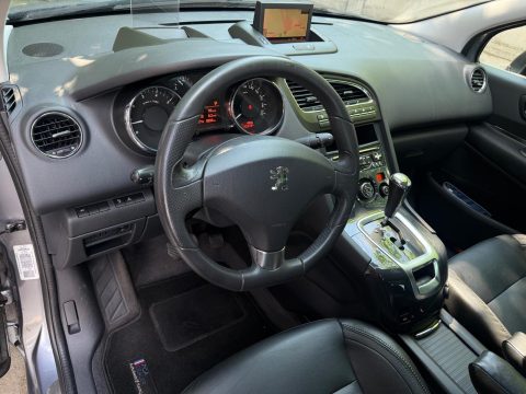Peugeot 5008 2012 — poza 13