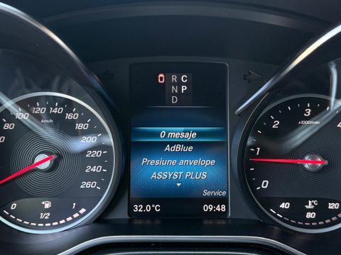 Mercedes-Benz V-Class 2020 — poza 15