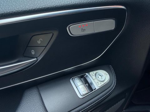 Mercedes-Benz V-Class 2020 — poza 11