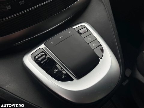 Mercedes-Benz V-Class 2022 — poza 15